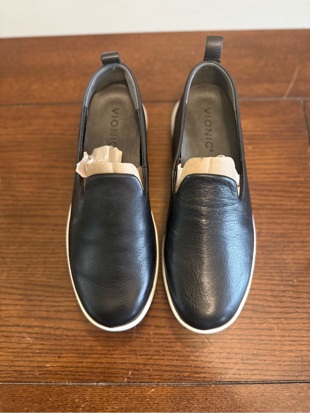 Vionic Uptown Willa Black Slip-On Leather Sneakers with White Sole NEW - Picture 3 of 8